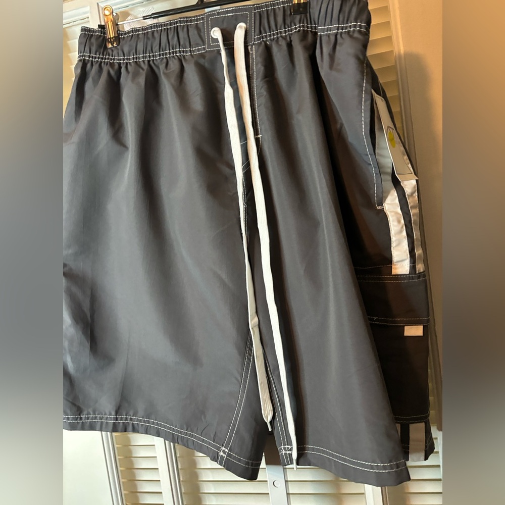 Men’s Swim Trunks with Pockets-Size XXL - Picture 3 of 7